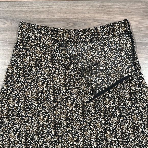 SHEIN High Waisted Skirt with Leg Slit - Picture 4 of 5